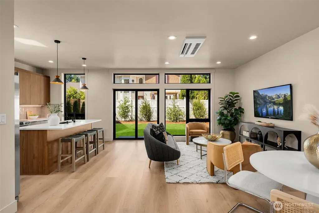 12910 NE 70th Place Kirkland WA 98033