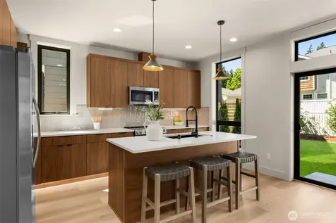 12910 NE 70th Place Kirkland WA 98033