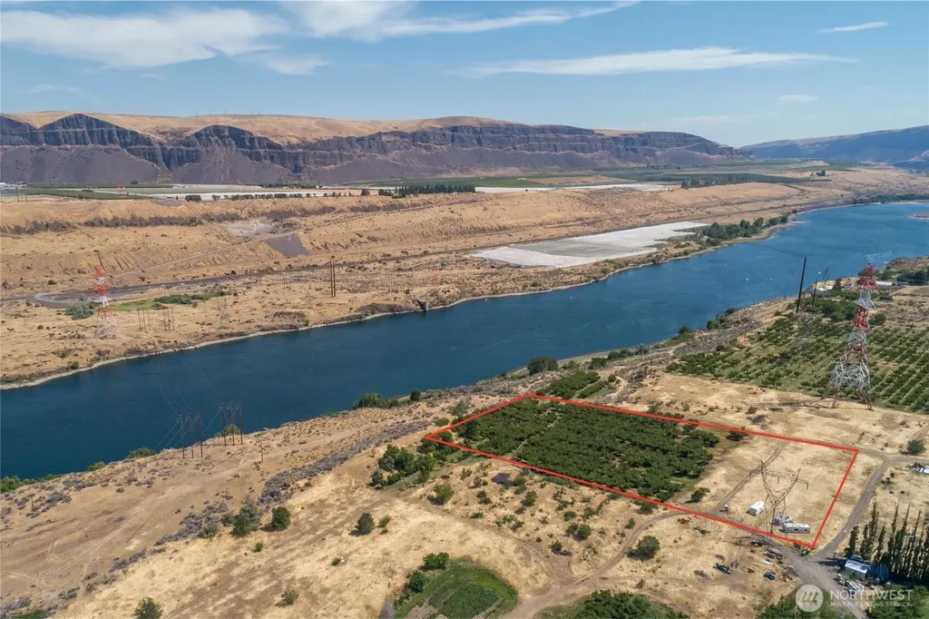 7199 Tarpiscan Road Malaga WA 98828