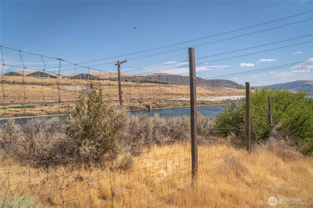 7199 Tarpiscan Road Malaga WA 98828