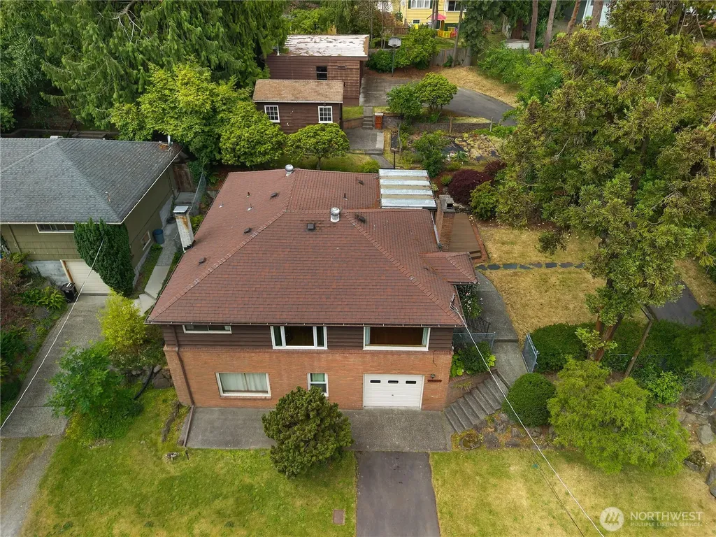 10323 48th Avenue NE Seattle WA 98125