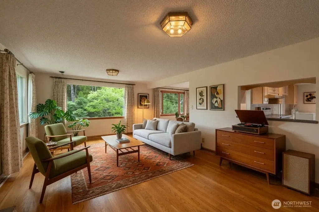 10323 48th Avenue NE Seattle WA 98125
