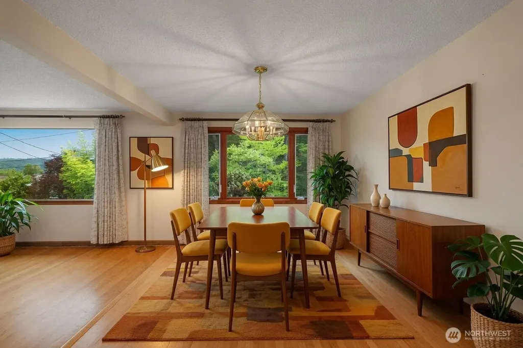 10323 48th Avenue NE Seattle WA 98125