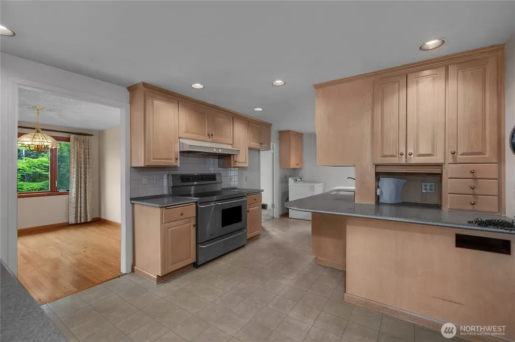 10323 48th Avenue NE Seattle WA 98125