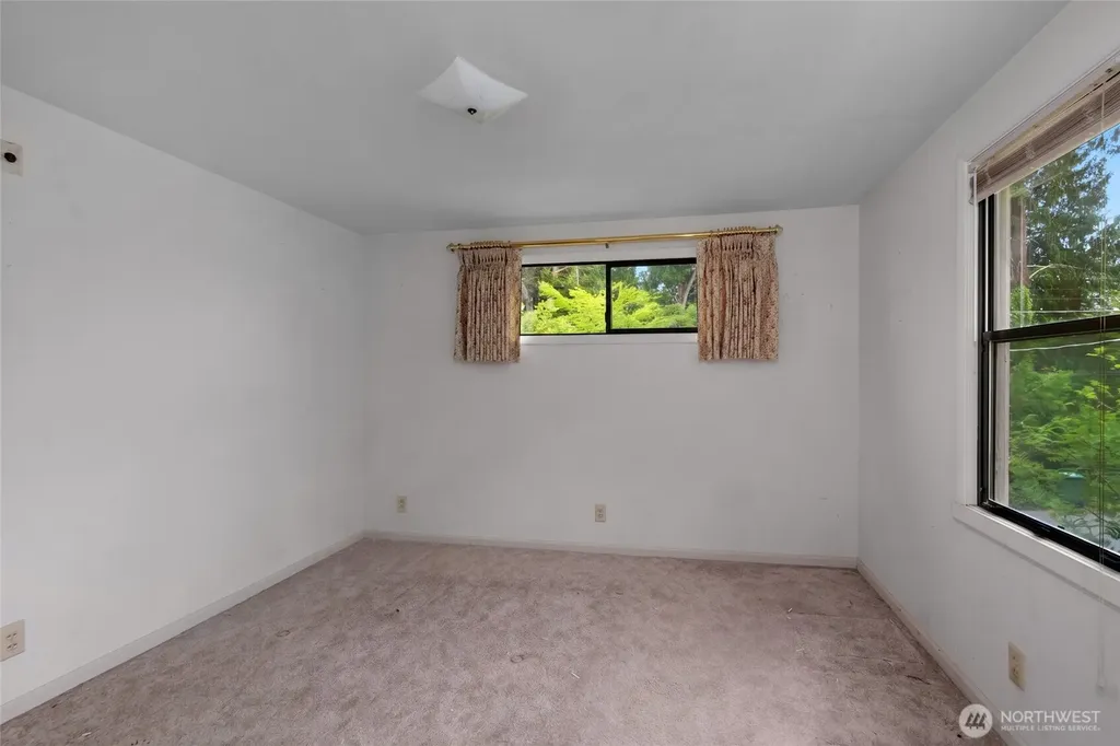 10323 48th Avenue NE Seattle WA 98125