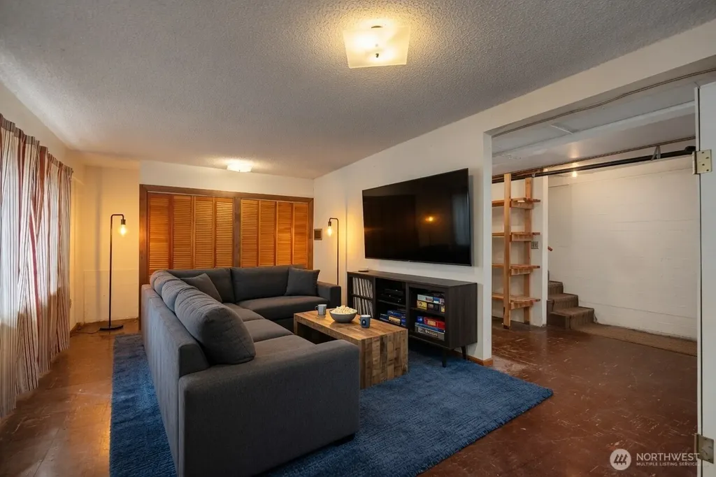 10323 48th Avenue NE Seattle WA 98125