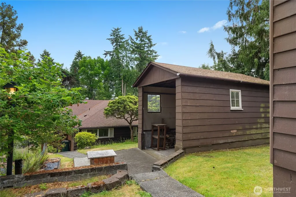 10323 48th Avenue NE Seattle WA 98125
