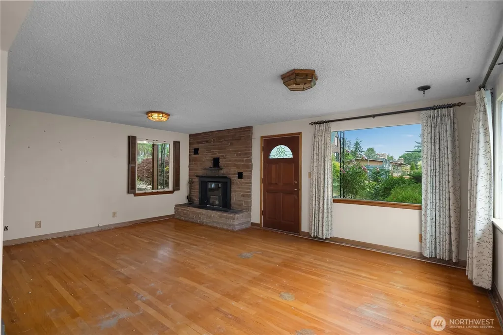10323 48th Avenue NE Seattle WA 98125