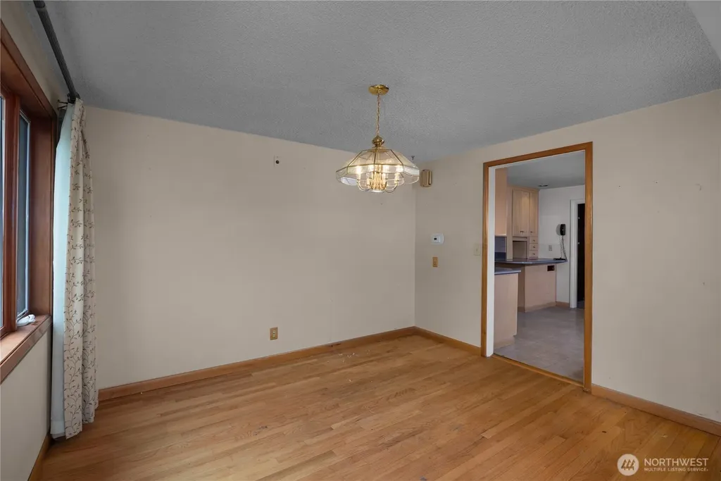 10323 48th Avenue NE Seattle WA 98125
