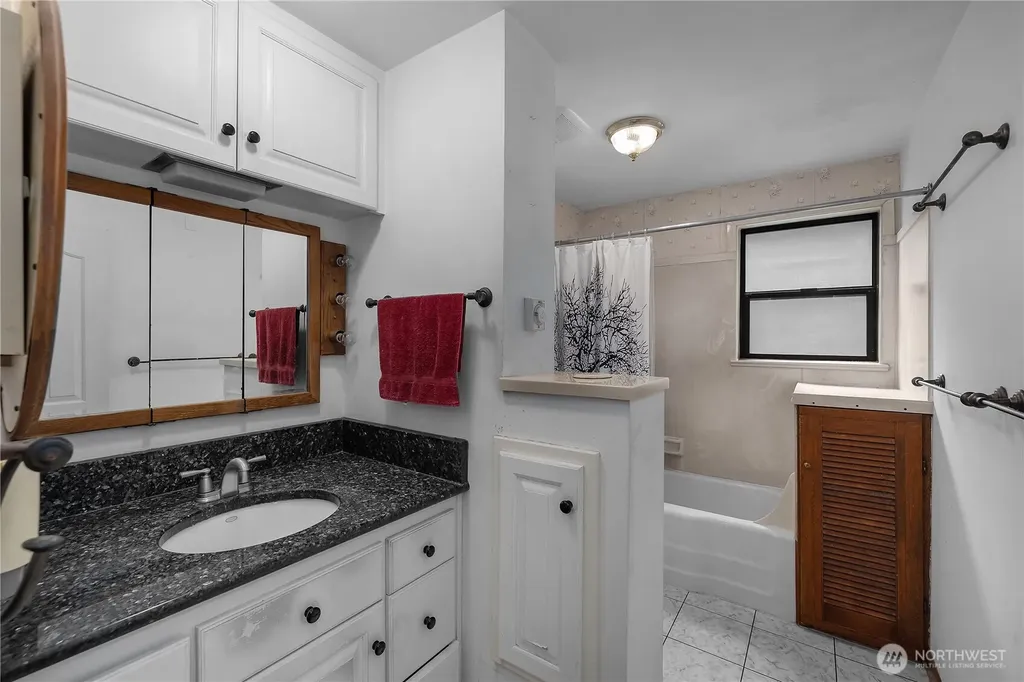 10323 48th Avenue NE Seattle WA 98125