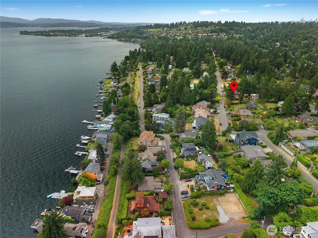 10323 48th Avenue NE Seattle WA 98125