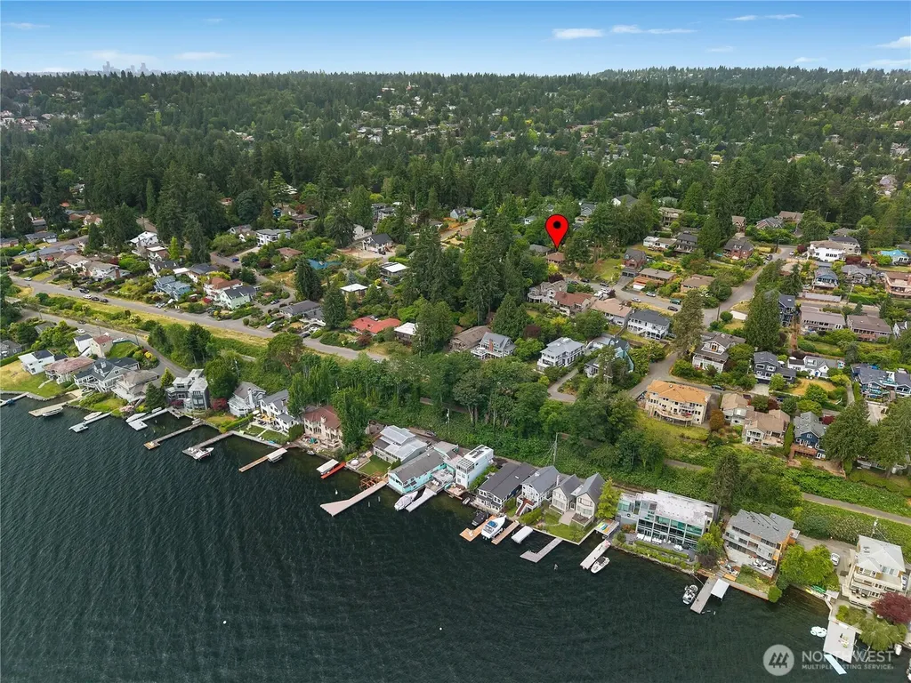 10323 48th Avenue NE Seattle WA 98125