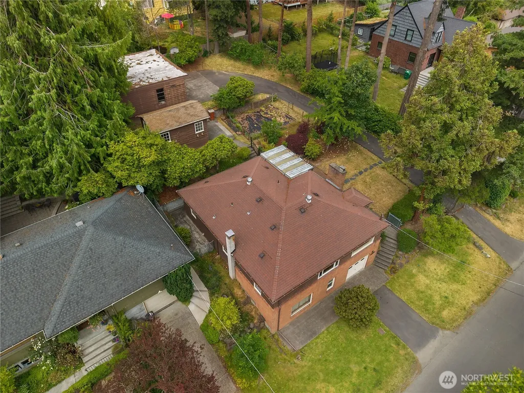10323 48th Avenue NE Seattle WA 98125