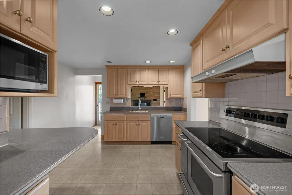 10323 48th Avenue NE Seattle WA 98125