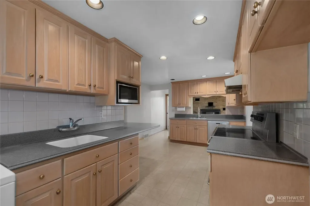 10323 48th Avenue NE Seattle WA 98125