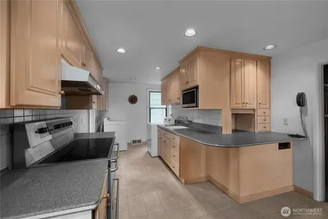 10323 48th Avenue NE Seattle WA 98125