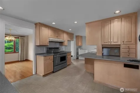 10323 48th Avenue NE Seattle WA 98125