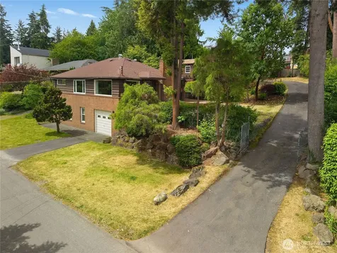 10323 48th Avenue NE Seattle WA 98125