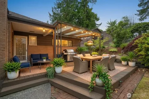 10323 48th Avenue NE Seattle WA 98125
