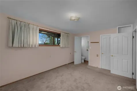 10323 48th Avenue NE Seattle WA 98125