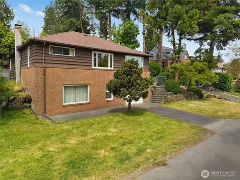 10323 48th Avenue NE Seattle WA 98125