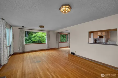 10323 48th Avenue NE Seattle WA 98125