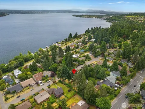 10323 48th Avenue NE Seattle WA 98125