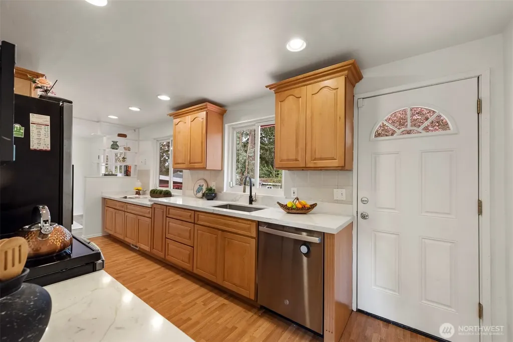 20310 5th Avenue NW Shoreline WA 98177