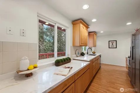 20310 5th Avenue NW Shoreline WA 98177
