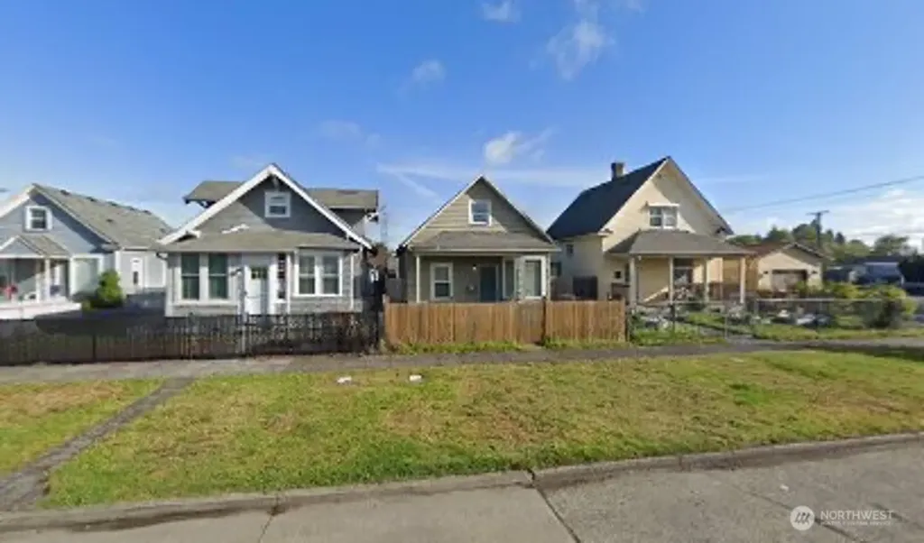 817 E 35th Street Tacoma WA 98404