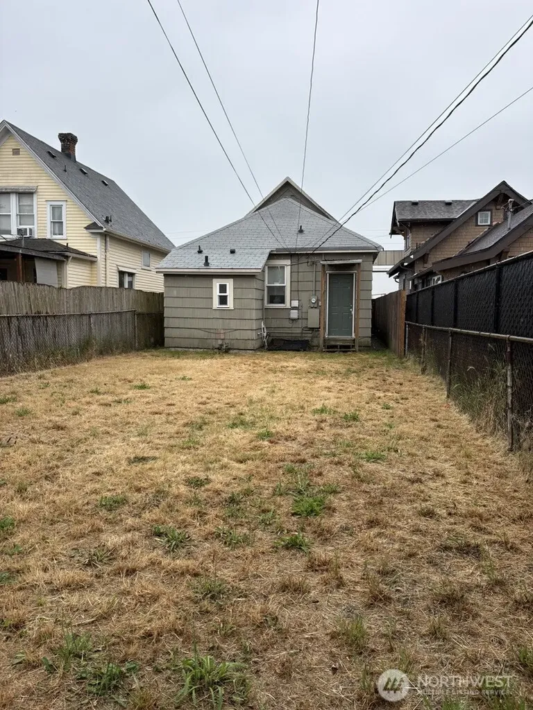 817 E 35th Street Tacoma WA 98404