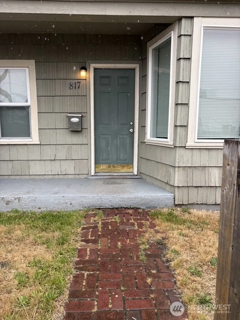 817 E 35th Street Tacoma WA 98404