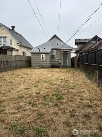 817 E 35th Street Tacoma WA 98404