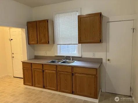 817 E 35th Street Tacoma WA 98404
