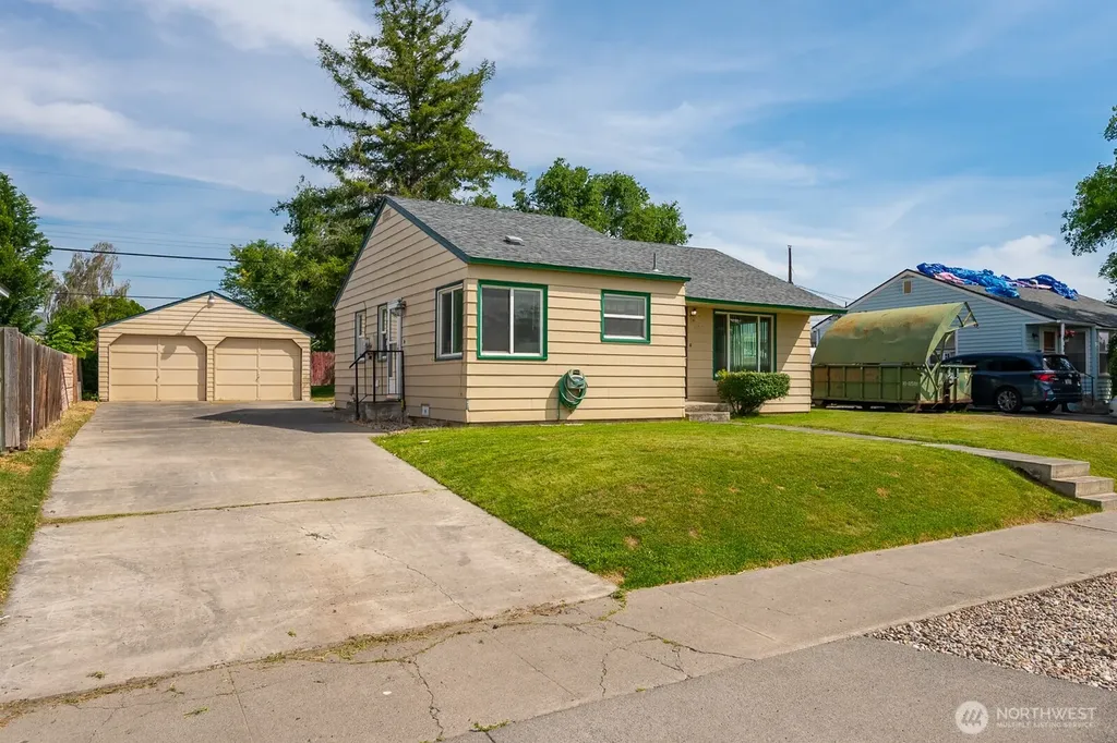 907 S Hawthorne Drive Moses Lake WA 98837