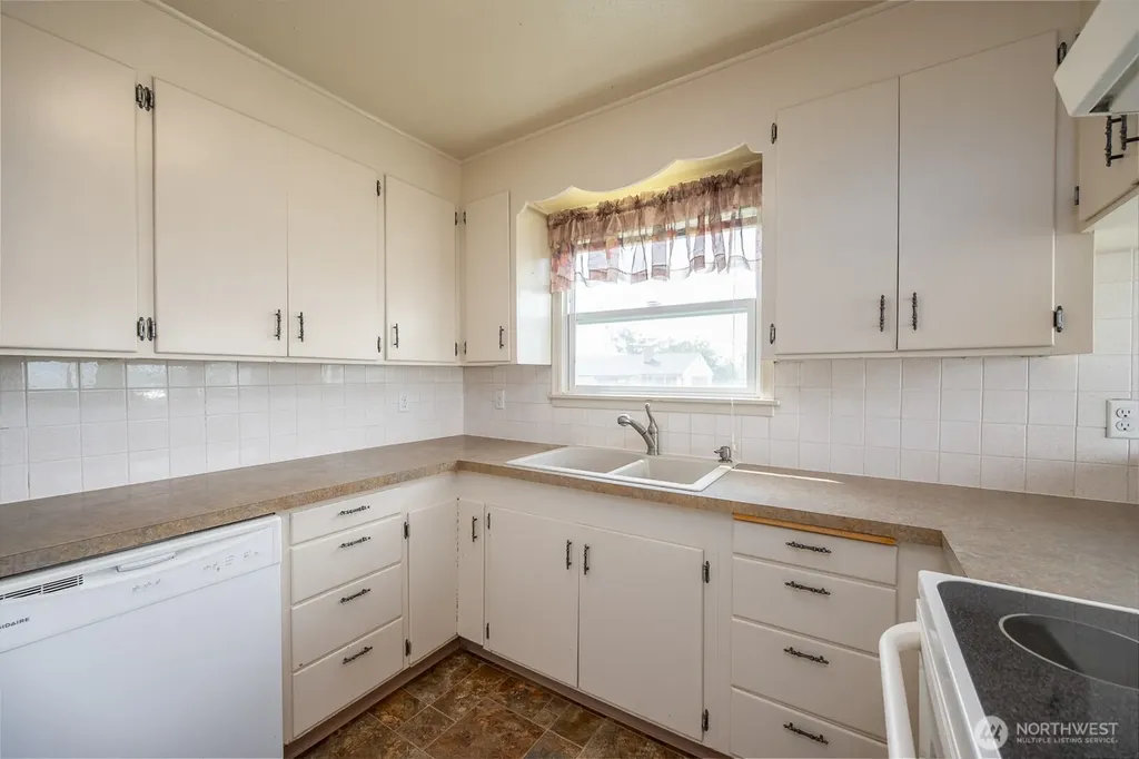907 S Hawthorne Drive Moses Lake WA 98837