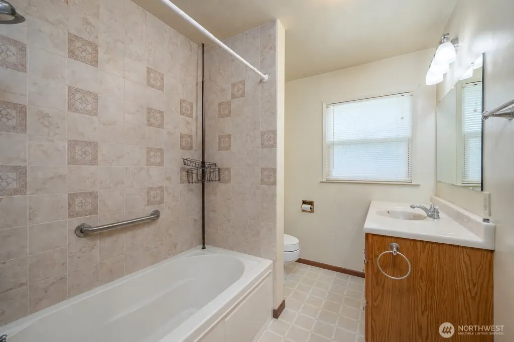 907 S Hawthorne Drive Moses Lake WA 98837