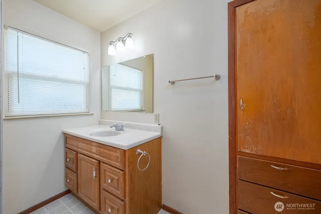 907 S Hawthorne Drive Moses Lake WA 98837