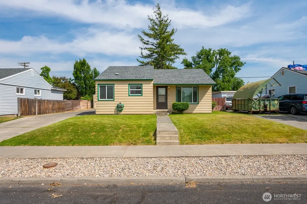 907 S Hawthorne Drive Moses Lake WA 98837