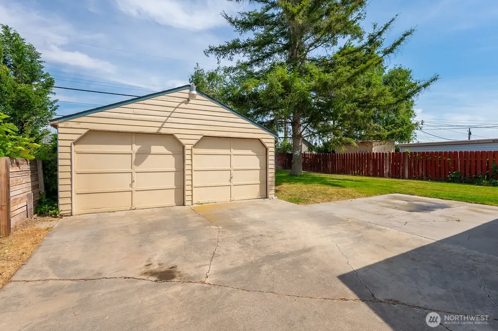 907 S Hawthorne Drive Moses Lake WA 98837