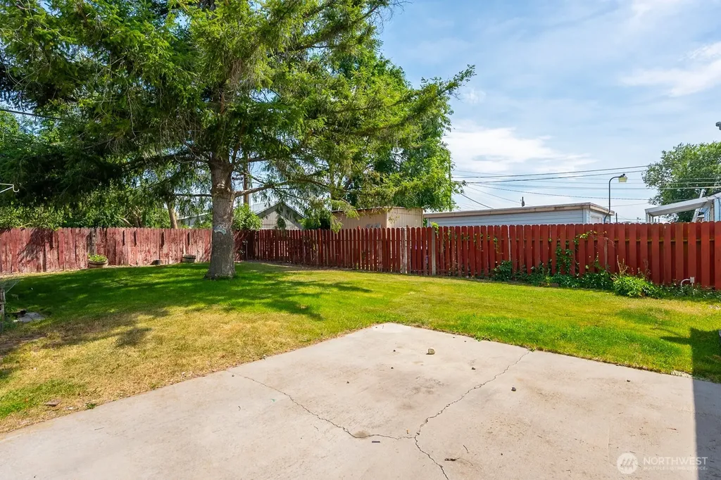 907 S Hawthorne Drive Moses Lake WA 98837