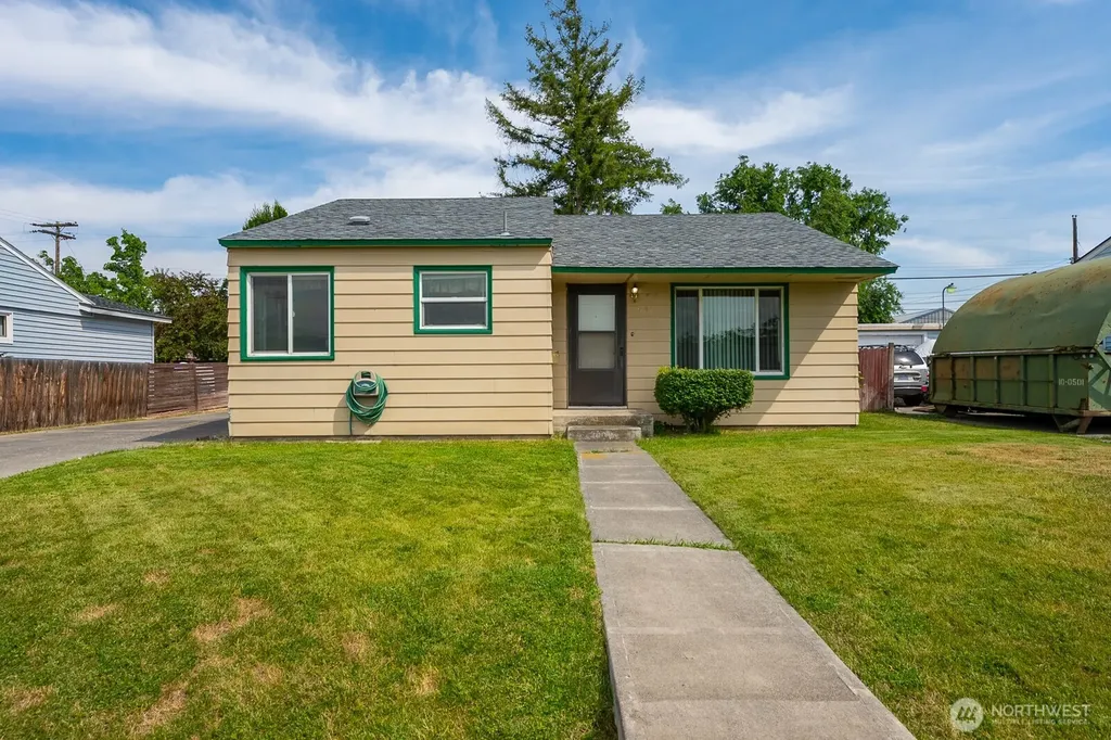 907 S Hawthorne Drive Moses Lake WA 98837