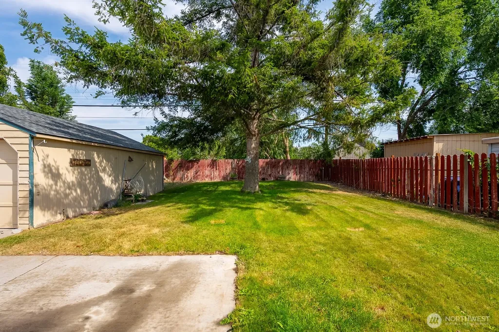 907 S Hawthorne Drive Moses Lake WA 98837
