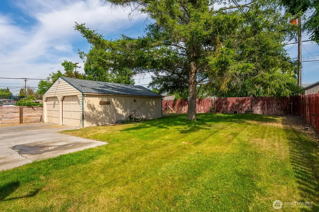 907 S Hawthorne Drive Moses Lake WA 98837