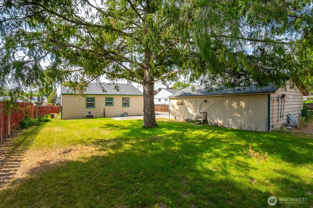 907 S Hawthorne Drive Moses Lake WA 98837