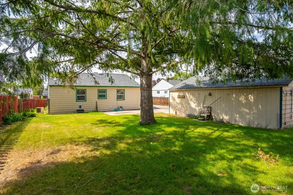 907 S Hawthorne Drive Moses Lake WA 98837