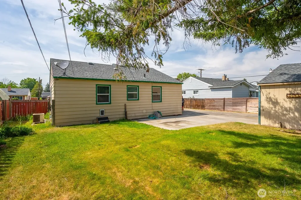907 S Hawthorne Drive Moses Lake WA 98837