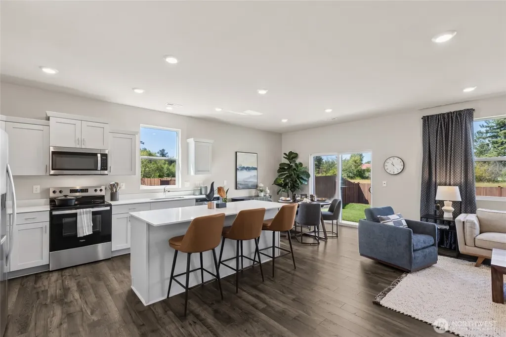 573 Wall Street Buckley WA 98321