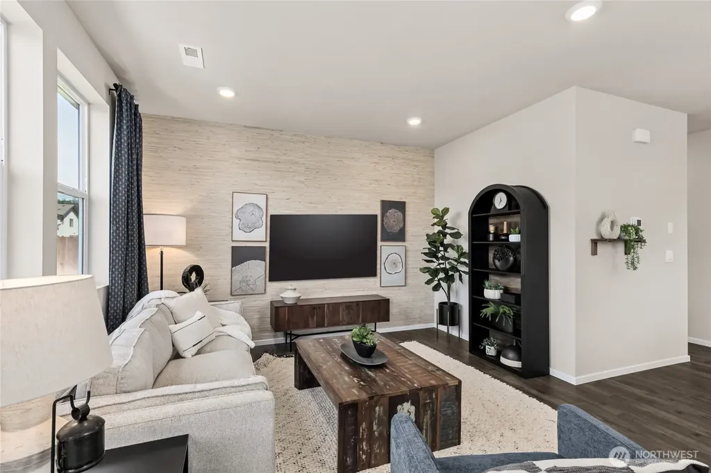 573 Wall Street Buckley WA 98321