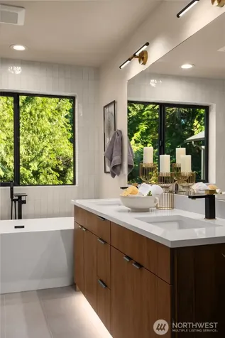 12908 NE 70th Place Kirkland WA 98033